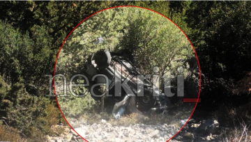 60χρονος στον Ομαλό εγκλωβίστηκε στο ΙΧ του και σκοτώθηκε όταν το όχημα κατακρημνίστηκε στο Ξυλόσκαλο
