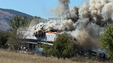 Φωτιά τώρα σε εργοστάσιο ανακύκλωσης οχημάτων στη Μπάφρα Ιωαννίνων, ένας τραυματίας, δείτε φωτογραφίες