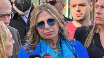 «Ο Σήφης Βαλυράκης δολοφονήθηκε, θα παλέψω κόντρα στη συγκάλυψη» λέει η σύζυγός του για την αθώωση των έξι ψαράδων
