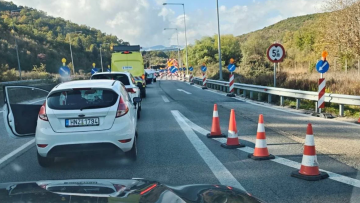 Έκλεισε η Εγνατία Οδός και στα δύο ρεύματα λόγω διαρροής πετρελαίου, ουρές χιλιομέτρων από τα ακινητοποιημένα οχήματα