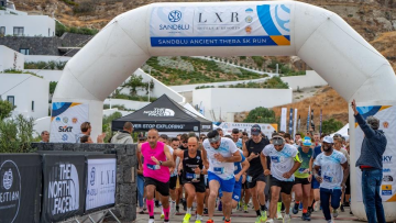 Santorini Experience 2026: Περισσότερες από 3.600 συμμετοχές, αθλητές από 42 χώρες και ένα βάθρο παγκόσμιας κλάσης

