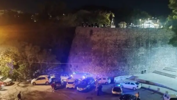 Ηλικιωμένος έπεσε από το άγαλμα του Βενιζέλου στο Ηράκλειο για να βάλει τέλος στη ζωή του, νοσηλεύεται στη ΜΕΘ του ΠΑΓΝΗ