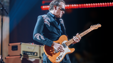 Joe Bonamassa: Ο σούπερ σταρ του μπλουζ ροκ έρχεται το καλοκαίρι στην Αθήνα για συναυλία 