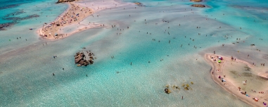 Ελληνική η 2η καλύτερη παραλία στον κόσμο για το 2026 σύμφωνα με το TripAdvisor, συνολικά 4 ακτές της χώρας στην 20άδα: Δείτε όλη τη λίστα