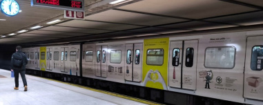 Άρπαξε αλυσίδα με απειλή όπλου, μπήκε στο τούνελ του Μετρό για να διαφύγει και σταμάτησε η κυκλοφορία, δύο συλλήψεις