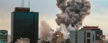 Νέο κύμα επιθέσεων στο Ισραήλ από Ιράν και Χεζμπολάχ - Ειρήνη δια της ισχύος, το μήνυμα Τραμπ ενώ τρέχει το τελεσίγραφό του για τα Στενά του Ορμούζ
