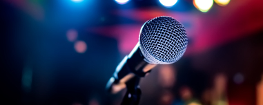 Γνωστή τραγουδίστρια έχει δικαστική διαμάχη με πρώην σύντροφό της: Η γνωριμία στα 16 της, τα βίντεο με προσωπικές στιγμές και η καταγγελία για ομηρία και ξύλο