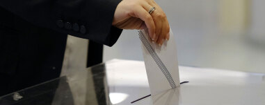 RealPolls: Πάνω από τις ευρωεκλογές η ΝΔ, επέστρεψε στη 2η θέση η Πλεύση - Με αλλαγή αρχηγού η ΝΔ χάνει σχεδόν δύο μονάδες, το ΠΑΣΟΚ παίρνει 5,5