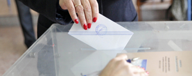 ALCO: Στις 12 μονάδες με double score το προβάδισμα της ΝΔ στην πρόθεση ψήφου, αναποφάσιστος ένας στους πέντε ψηφοφόρους