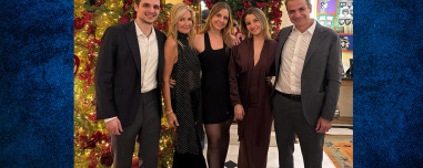 «Να γίνουμε το 2027 παππούδες...», οι ευχές του ζεύγους Μητσοτάκη στο πρωτοχρονιάτικο ρεβεγιόν