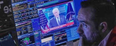 Δασμοί Τραμπ: Νέο κύμα αβεβαιότητας σε Ευρώπη και αγορές μετά το 15%, αυξάνεται η πίεση ενόψει εκλογών στις ΗΠΑ 
