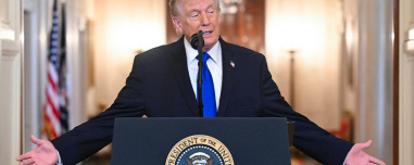 Κλιμακώνει τις απειλές ο Τραμπ, δεν αποκλείει τώρα να στείλει χερσαίες δυνάμεις στο Ιράν- Αναφορές για ισχυρές εκρήξεις κοντά στις πυρηνικές εγκαταστάσεις στο Ισφαχάν