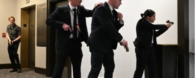 Συναγερμός στον Λευκό Οίκο: Απομακρύνθηκε από δείπνο ο Τραμπ μετά από αναφορές για πυροβολισμούς, νεκρός ο δράστης, δείτε βίντεο