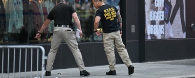 Δύο νεκροί στην Times Square: Αστυνομικοί πυροβόλησαν γυναίκα που μαχαίρωσε δύο ανθρώπους, σκληρό βίντεο