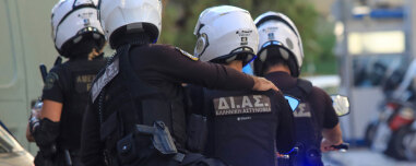 Ρομά εισέβαλε σε σπίτι 72χρονου στα Μέγαρα, τον βασάνισε με σίδερο και φαλτσέτα για να πάρει 5.000 ευρώ, το θύμα κατέληξε μήνες μετά