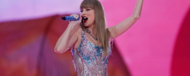 Η Τέιλορ Σουίφτ έδωσε μπόνους $197 εκατ. στους συνεργάτες της: Η στιγμή που ξέσπασαν σε κλάματα μόλις το ανακοίνωσε