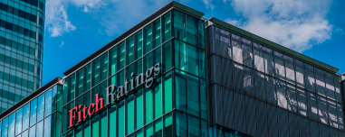 Η Fitch αναβάθμισε την ελληνική οικονομία - Τι σημαίνει αυτό για την επενδυτική βαθμίδα
