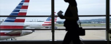 Δυσκολεύει το ταξίδι στις ΗΠΑ: Οι τουρίστες από 42 κράτη -ανάμεσα τους και η Ελλάδα- θα πρέπει να δείχνουν ιστορικό πέντε ετών στα social media, για να μπουν στη χώρα
