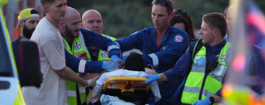 Επί 10 λεπτά πυροβολούσαν κατά του πλήθους στο Σίδνεϊ οι δύο ένοπλοι: Στους 16 οι νεκροί, σοκαριστικές περιγραφές από αυτόπτες μάρτυρες