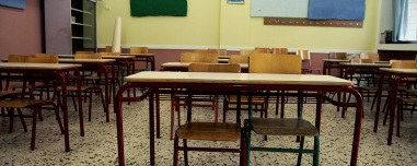 «Κάποιοι την παρέσυραν, δεν ξέρω πού βρήκε το μαχαίρι» λέει η μητέρα της 16χρονης που μαχαίρωσε μαθήτρια σε σχολείο της Κυψέλης