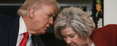 Χαρακτήρισε ή όχι τον Τραμπ «εκδικητικό με προσωπικότητα αλκοολικού» η προσωπάρχης του Λευκού Οίκου; Το Vanity Fair λέει ναι, η ίδια διαψεύδει