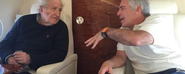 Νέες φωτογραφίες από το αρχείο του Έπσταϊν: Η παρέα με τον Τσόμσκι και το μήνυμα για την «αποστολή κοριτσιών»