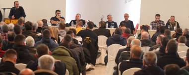 Κλιμάκωση των κινητοποιήσεών τους αποφάσισαν οι αγρότες στη συνέλευση των Σερρών - Λένε όχι στον διάλογο με την κυβέρνηση, κλείνουν παρακαμπτήριους δρόμους