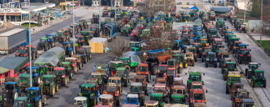 Στα μπλόκα αλλά με ανοιχτούς δρόμους οι αγρότες τα Χριστούγεννα, τι ώρες ανοίγουν τα διόδια το Σαββατοκύριακο