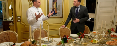 Στο «Μεγάλη Βρεταννία» με τον executive chef: Το μενού των εορτών, τα μυστικά και οι ιστορίες του εμβληματικού ξενοδοχείου