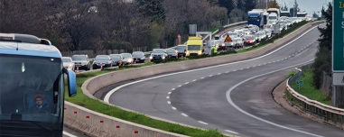 Δεύτερη ημέρα εξόδου με μπλόκα: Xαμηλές ταχύτητες στη Ριτσώνα, οι ρυθμίσεις της κυκλοφορίας