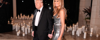 Όλα όσα έγιναν στο ρεβεγιόν του Τραμπ: Η απαστράπτουσα Μελάνια, το μήνυμα «ειρήνη στη Γη» και η δημοπρασία εκατομμυρίων