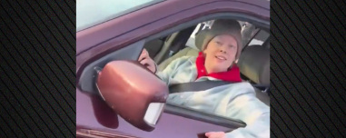 Νέο βίντεο από τη Μινεάπολη: «Δεν πειράζει, φίλε, δεν σου έχω θυμώσει» λέει σε πράκτορα της ICE η 37χρονη πριν την πυροβολήσουν