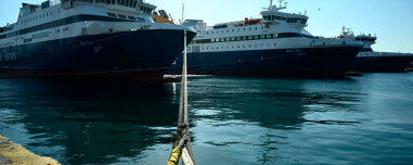 Ταλαιπωρία για επιβάτες στα λιμάνια: Δεμένα πλοία λόγω ανέμων στον Πειραιά χωρίς επίσημο απαγορευτικό απόπλου
