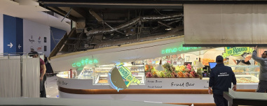 Κατέρρευσε τμήμα ψευδοροφής καταστήματος σε εμπορικό κέντρο της Θεσσαλονίκης: Μία τραυματίας, δείτε βίντεο