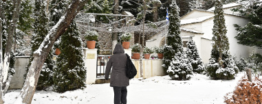 Άρχισε από τα βόρεια η ψυχρή εισβολή που θα επηρεάσει όλη τη χώρα: Πόσο θα χιονίσει στην Αττική, πού θα το στρώσει