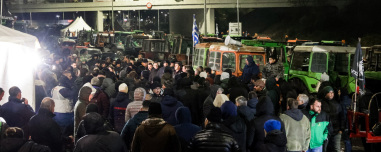 Μικρή μειοψηφία αυτοί που τίναξαν στον αέρα τον διάλογο, αν κλιμακώσουν θα εφαρμοστεί ο νόμος, το μήνυμα της κυβέρνησης στους αγροτοσυνδικαλιστές