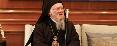 Τι κρύβεται πίσω από την επίθεση των Ρώσων στον Πατριάρχη Βαρθολομαίο: Η ιστορία ενός «ιερού πολέμου»