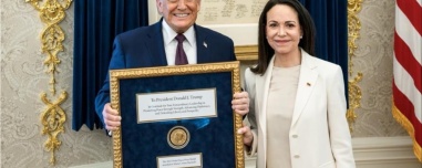 Τραμπ για το Νόμπελ που του παρέδωσε η Ματσάδο: «Μια υπέροχη χειρονομία αμοιβαίου σεβασμού» 