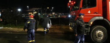 Υπό μερικό έλεγχο η φωτιά στα Καζάνια Περάματος: Πιθανόν να προκλήθηκε από διαρροή καυσίμων