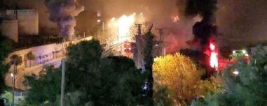 Υπό μερικό έλεγχο η φωτιά στο Πέραμα: Πιθανόν να προκλήθηκε από διαρροή καυσίμων - 112 και έκκληση να παραμείνουν στα σπίτια τους οι πολίτες