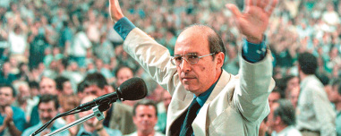 Σημίτης, ανέκδοτες ιστορίες και παρασκήνιο 30 χρόνια μετά: Πώς κατάφερε να κερδίσει τη μάχη της διαδοχής του Ανδρέα Παπανδρέου 