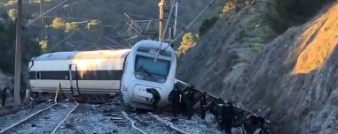 Βίντεο από drone δείχνουν την καταστροφή από τη σιδηροδρομική τραγωδία στην Ισπανία - Την Πέμπτη είχε γίνει ο τελευταίος έλεγχος στο τρένο