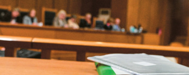 Δικηγόρος εξαπατούσε ιδιοκτήτες «κόκκινων» ακινήτων με ψεύτικες δικαστικές αποφάσεις, όλη η δικογραφία