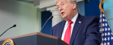 Λευκός Οίκος εναντίον Βρυξελλών: Γιατί ο Τραμπ βάζει στο στόχαστρο τους συμμάχους του