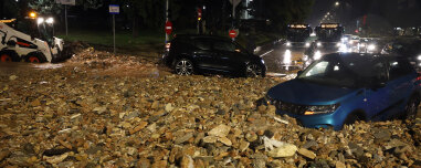 Πώς έγιναν οι τραγωδίες με τους δύο νεκρούς από την κακοκαιρία - «Δεν μπορούσε να πιαστεί από πουθενά η γυναίκα» λέει κάτοικος στη Γλυφάδα