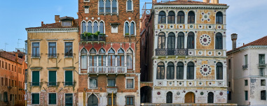 Το «στοιχειωμένο» παλάτι της Βενετίας των €17 εκατ. που κανείς δεν αγοράζει: Δολοφονίες, αυτοκτονίες και το συγκρότημα The Who, δείτε φωτογραφίες