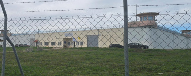 Πώς έγινε η δολοφονία του ισοβίτη στις φυλακές Δομοκού: Το τυφλό σημείο, ο Αλκέτ Ριζάι και ο Βούλγαρος που «έσωσε» τον αρχιφύλακα
