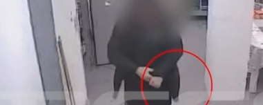 Ο Βούλγαρος δολοφόνος κάνει βόλτες μαζί με τον αρχιφύλακα λίγο πριν σκοτώσει τον ισοβίτη στις φυλακές Δομοκού: Δείτε βίντεο ντοκουμέντο 