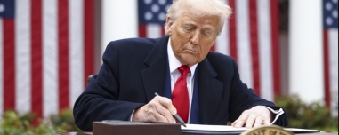 Άμεση ανάλυση: Τι είναι οι νόμοι 122 και 301 που επικαλείται ο Τραμπ, για να παρακάμψει το Ανώτατο δικαστήριο για τους δασμούς
