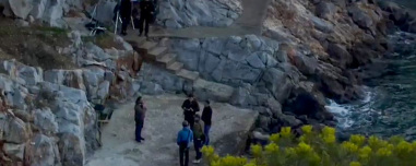 Η Ύδρα γίνεται κινηματογραφικό σκηνικό για νέα ταινία με τον Μπραντ Πιτ, στήνουν φώτα σε παραλία, δείτε βίντεο